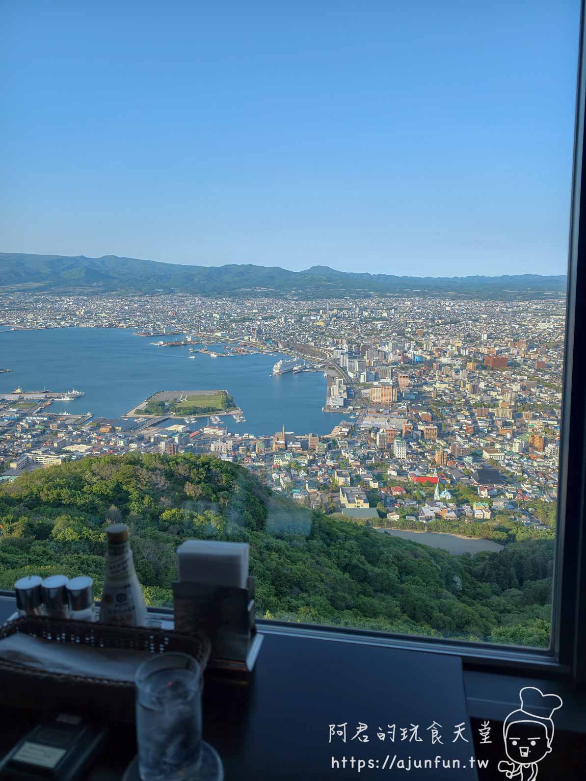 Genova 函館山 白天港灣全景 大型郵輪停靠函館港碼頭 - 阿君的玩食天堂