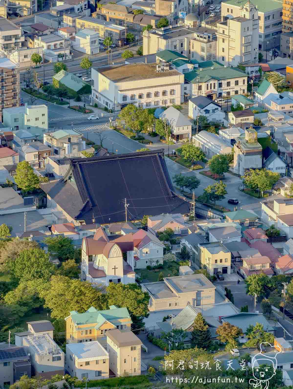 Genova 函館山 元町西洋建築群鳥瞰 日式廟宇屋頂與歐式教堂並排 - 阿君的玩食天堂