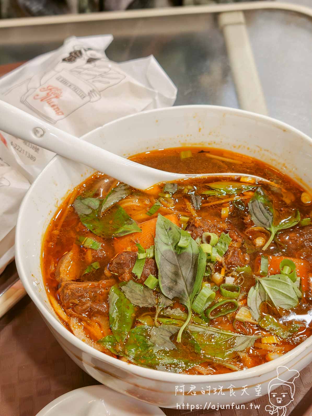 台中越南法國麵包工藝 食記｜中區搬家後依舊封神，兩人 NT$340 招牌爆量但河粉雷怎麼點？（2026）