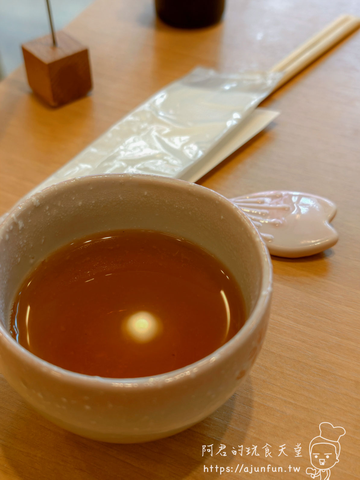 うにむらかみ 函館本店 開餐前的清湯與筷架擺設 - 阿君的玩食天堂