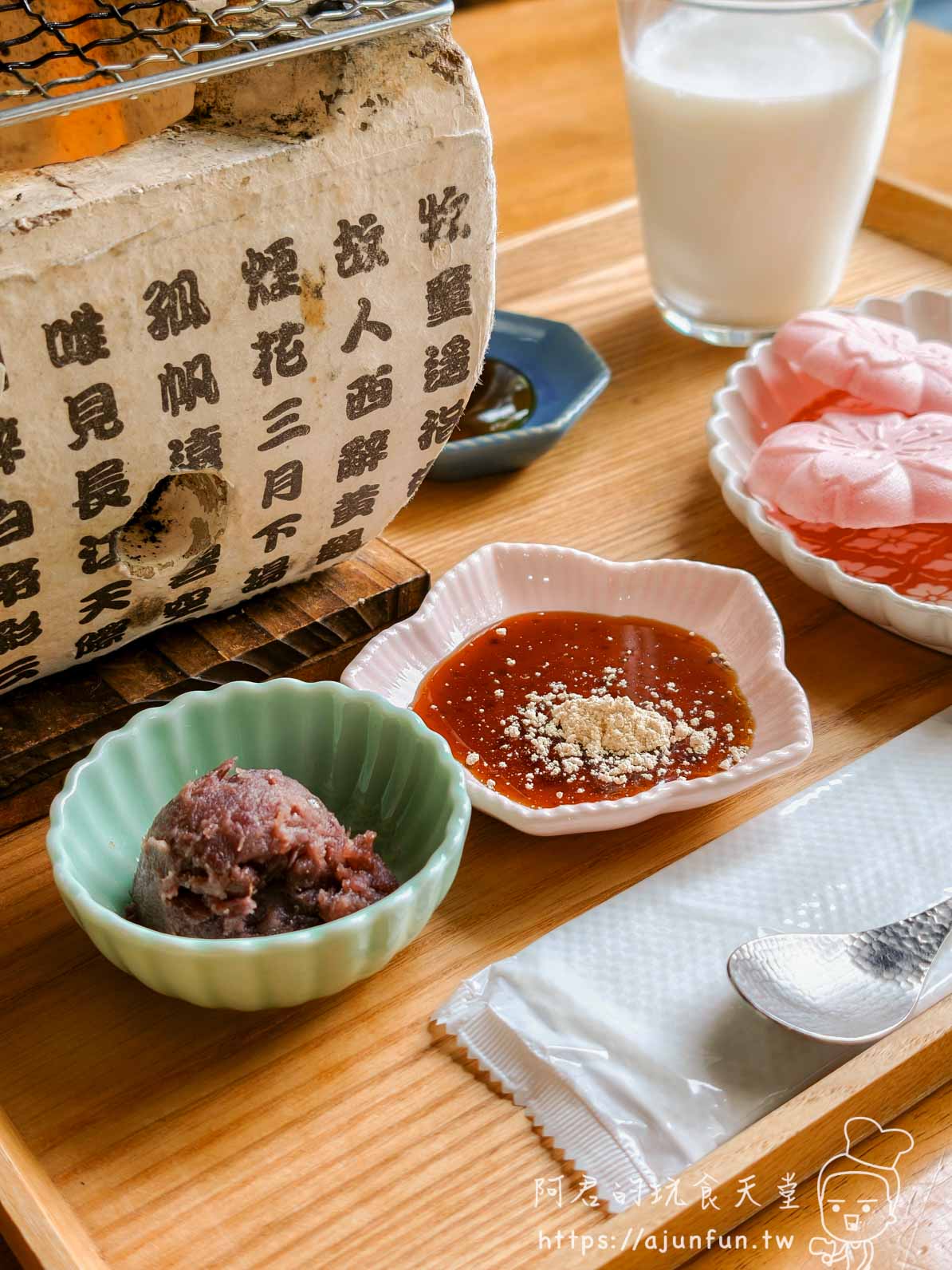 茶房菊泉 みたらし醬油醃汁 あんこ紅豆泥 きなこ黒蜜黃豆粉 三種沾醬近拍 - 阿君的玩食天堂