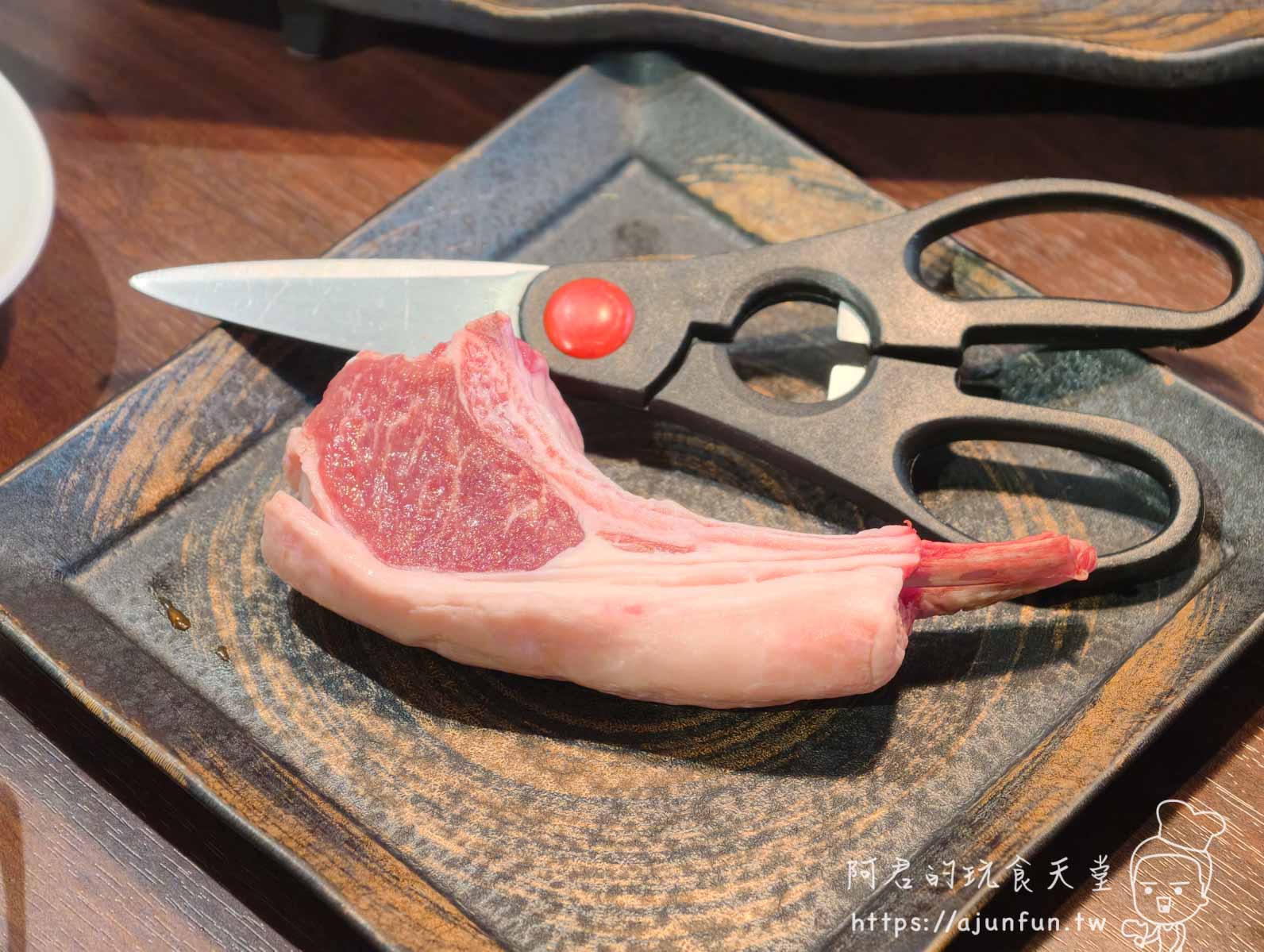 【函館美食】元祖箱館成吉思汗 羊の家｜函館烤羊肉/生ラム3種盛推薦，兩人¥8,000起（2026）