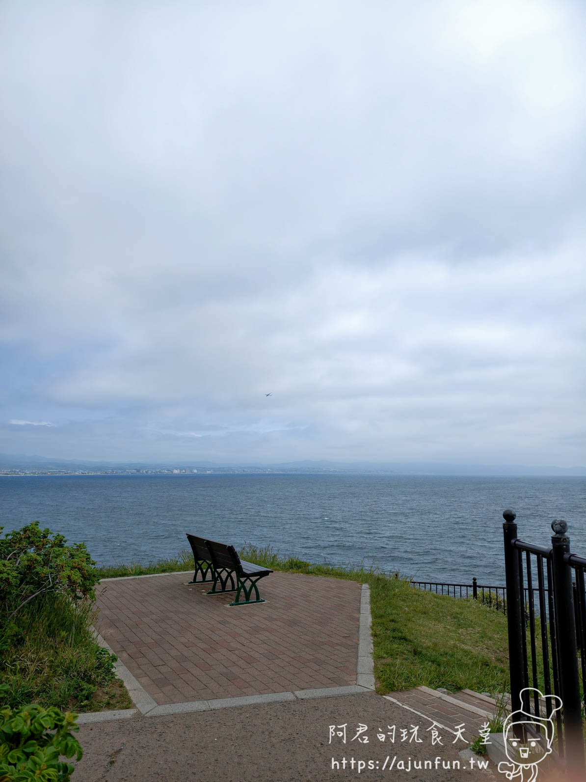 立待岬 海邊觀景台長椅與津輕海峽遠景 - 阿君的玩食天堂