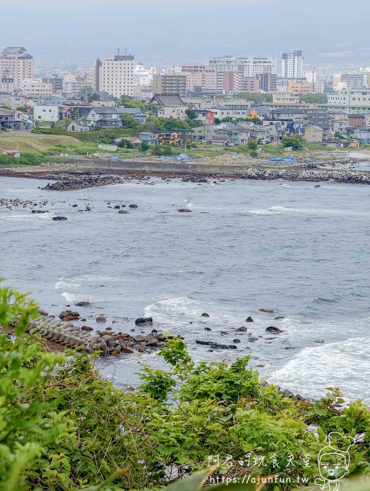 立待岬俯瞰海岸線與函館市區遠景 - 阿君的玩食天堂