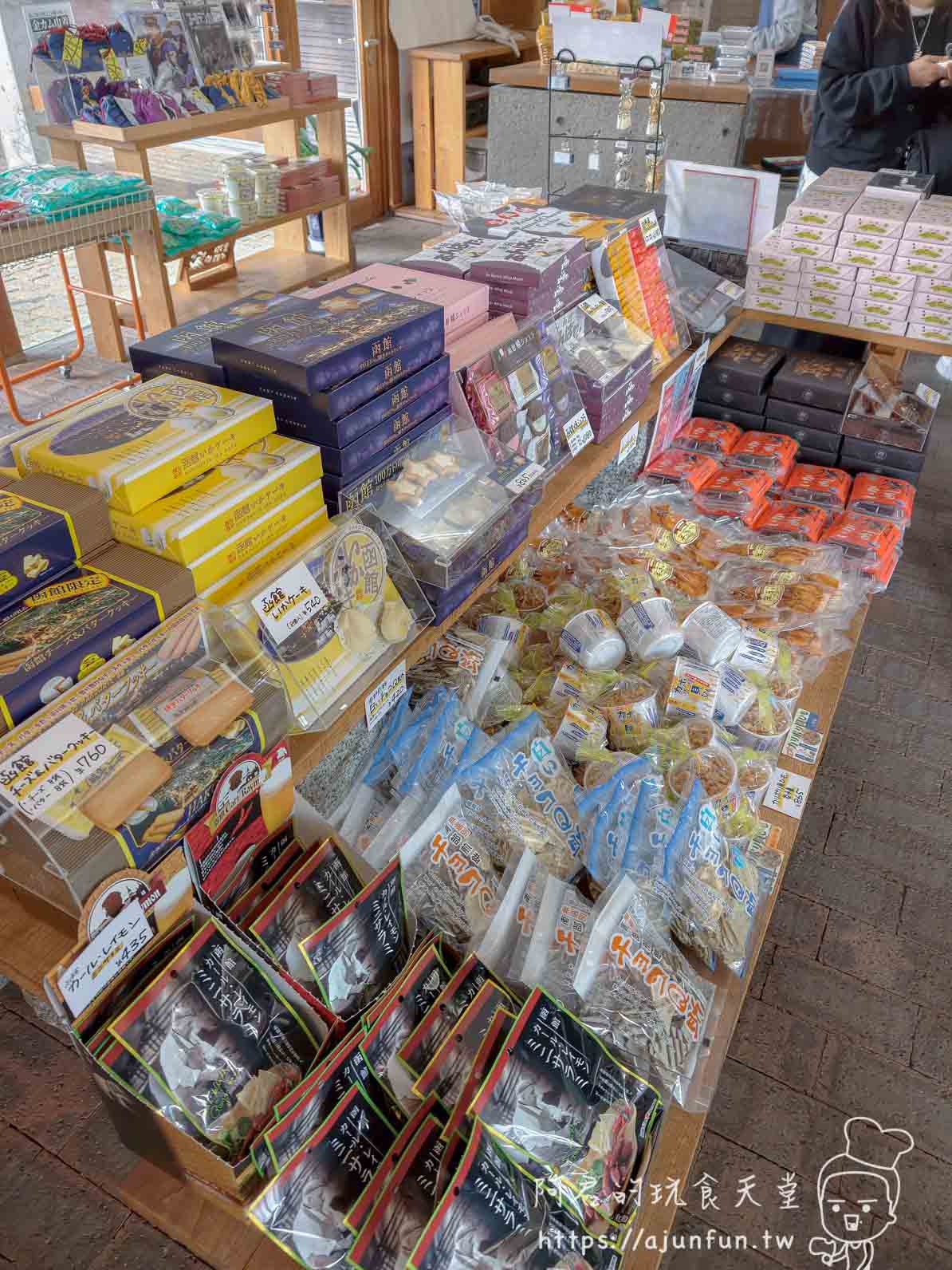 沼の家 店內北海道土產禮盒長桌陳列 - 阿君的玩食天堂