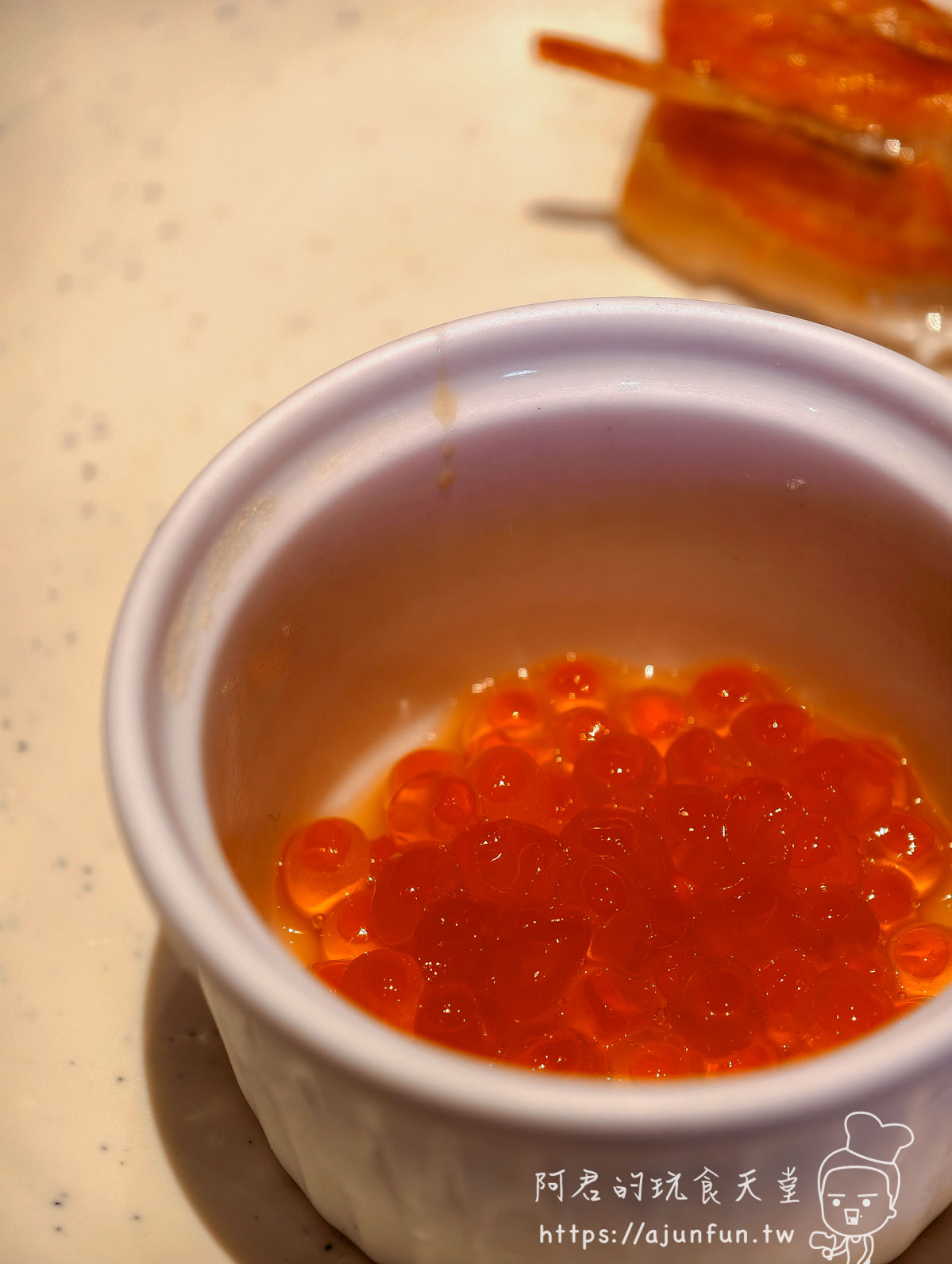 JR INN 函館 早餐白色小盅盛裝的橘紅色鮭魚卵 - 阿君的玩食天堂