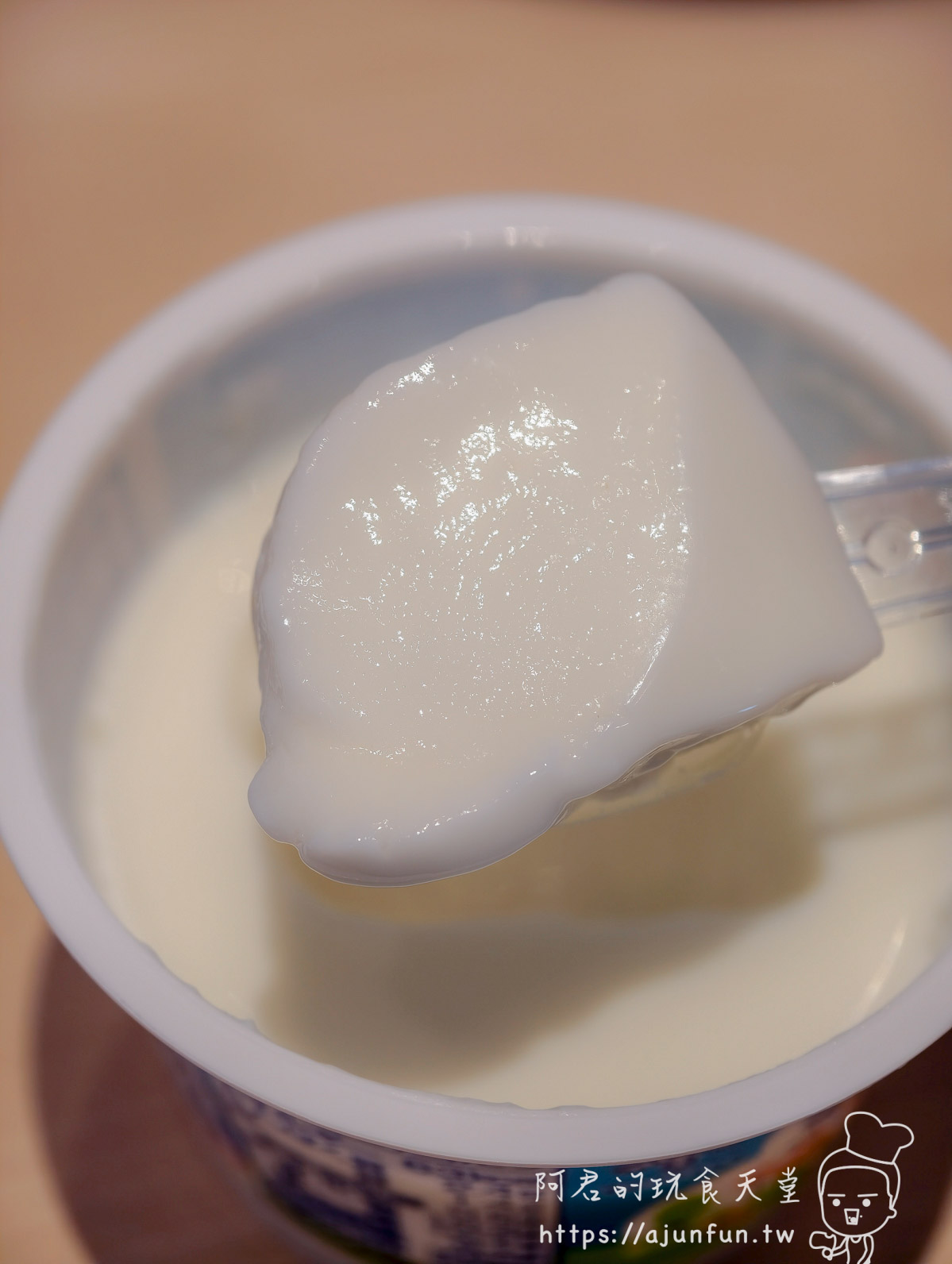 JR INN 函館 早餐白色滑嫩布丁狀甜點特寫 - 阿君的玩食天堂