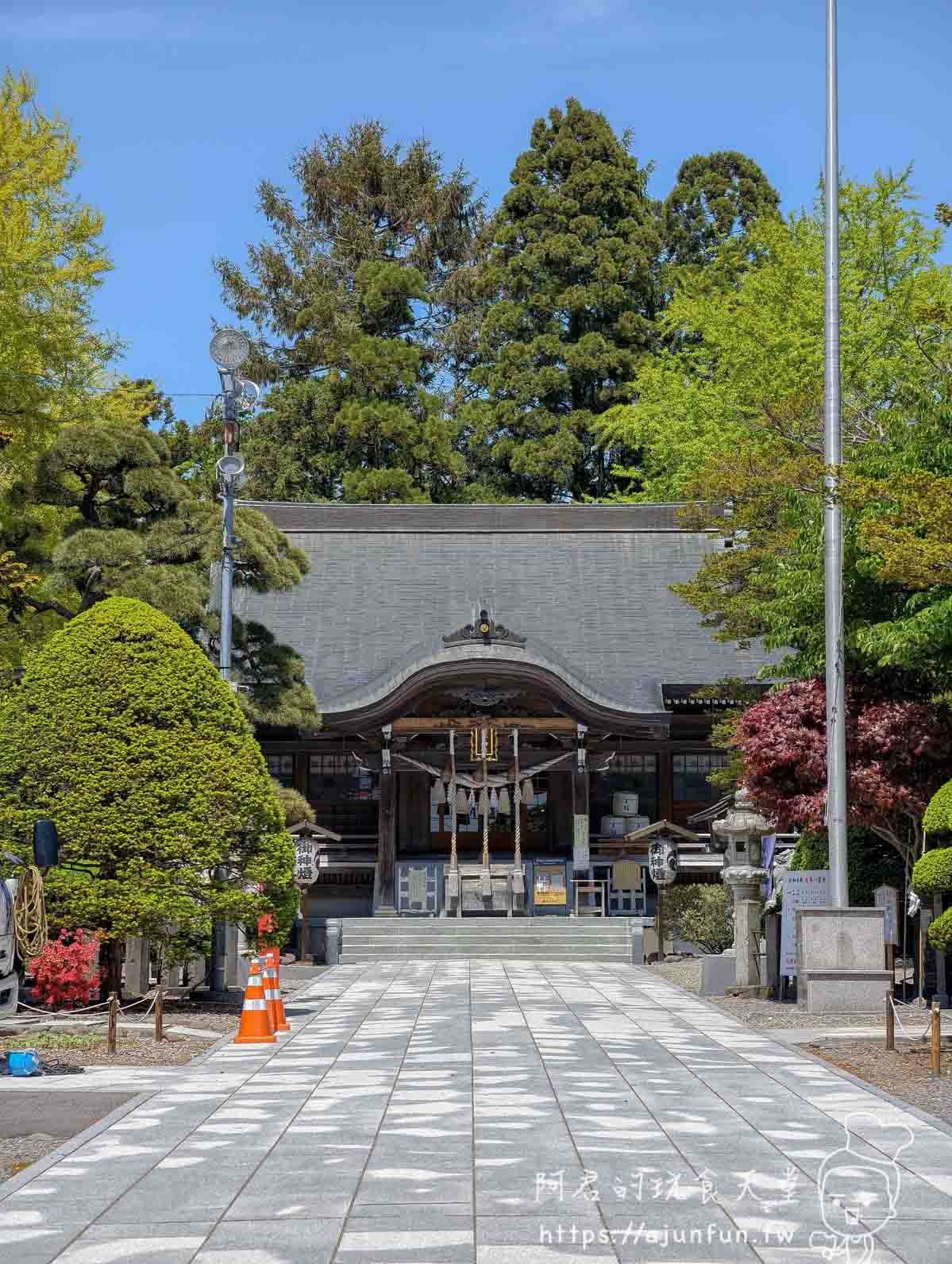 湯倉神社 函館 拜殿正面與石板參道全景 - 阿君的玩食天堂