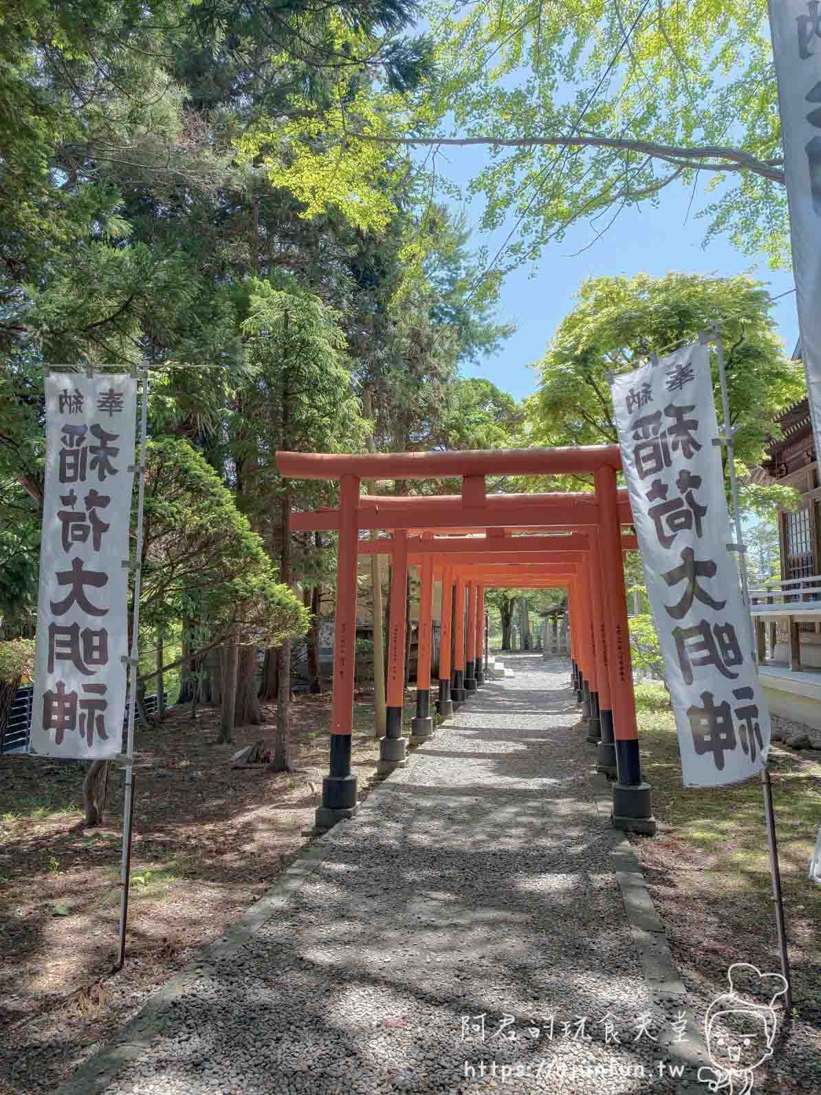 湯倉神社 函館 朱紅鳥居參道與白色直幡 - 阿君的玩食天堂