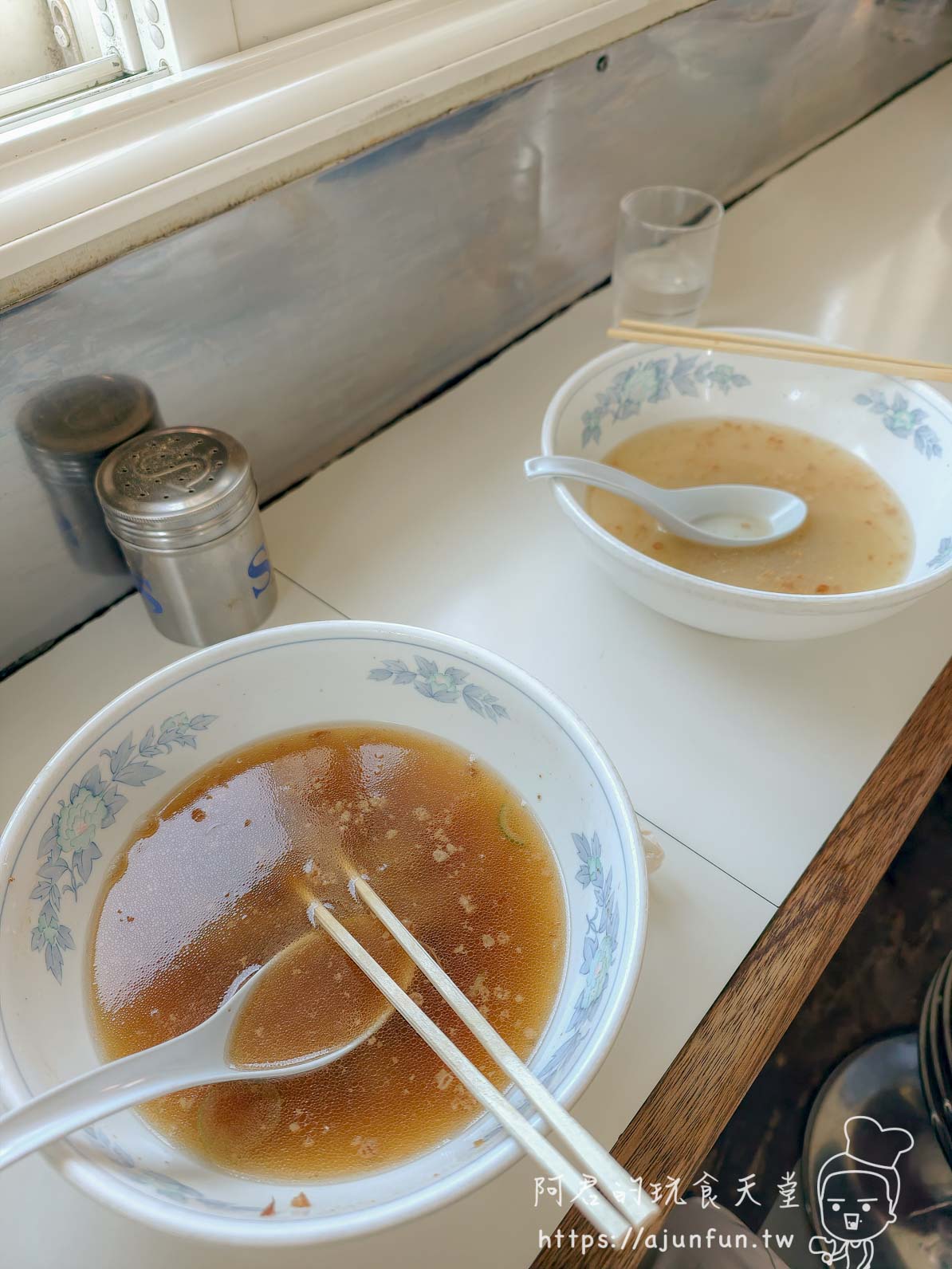 函館 BLUE TRAIN 兩人用餐後空碗並排 - 阿君的玩食天堂