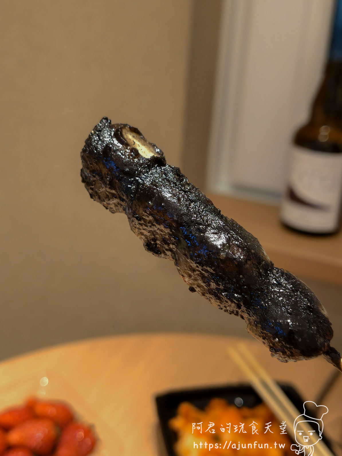 銀月 やきだんご 芝麻款深色串側面光澤 木質桌面 - 阿君的玩食天堂