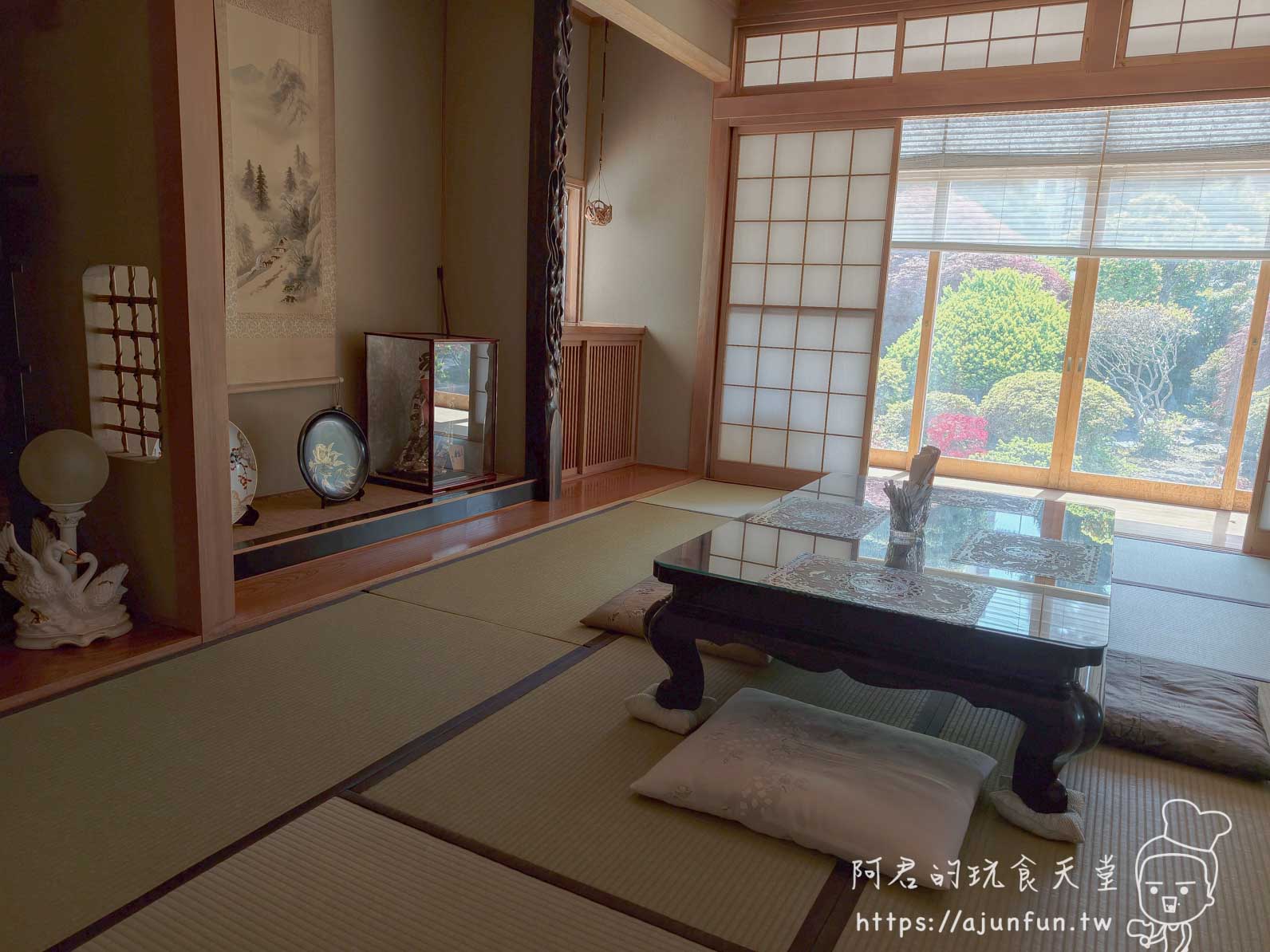 函館Tea Room Tony & Teddy 日式和室座位區與庭園景觀 - 阿君的玩食天堂