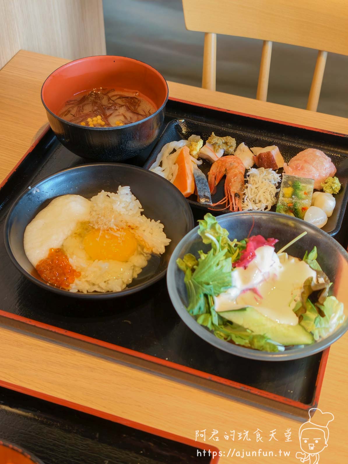 函館 海と灯 自助早餐自取組合：飯碗、小菜、沙拉、味噌湯 - 阿君的玩食天堂