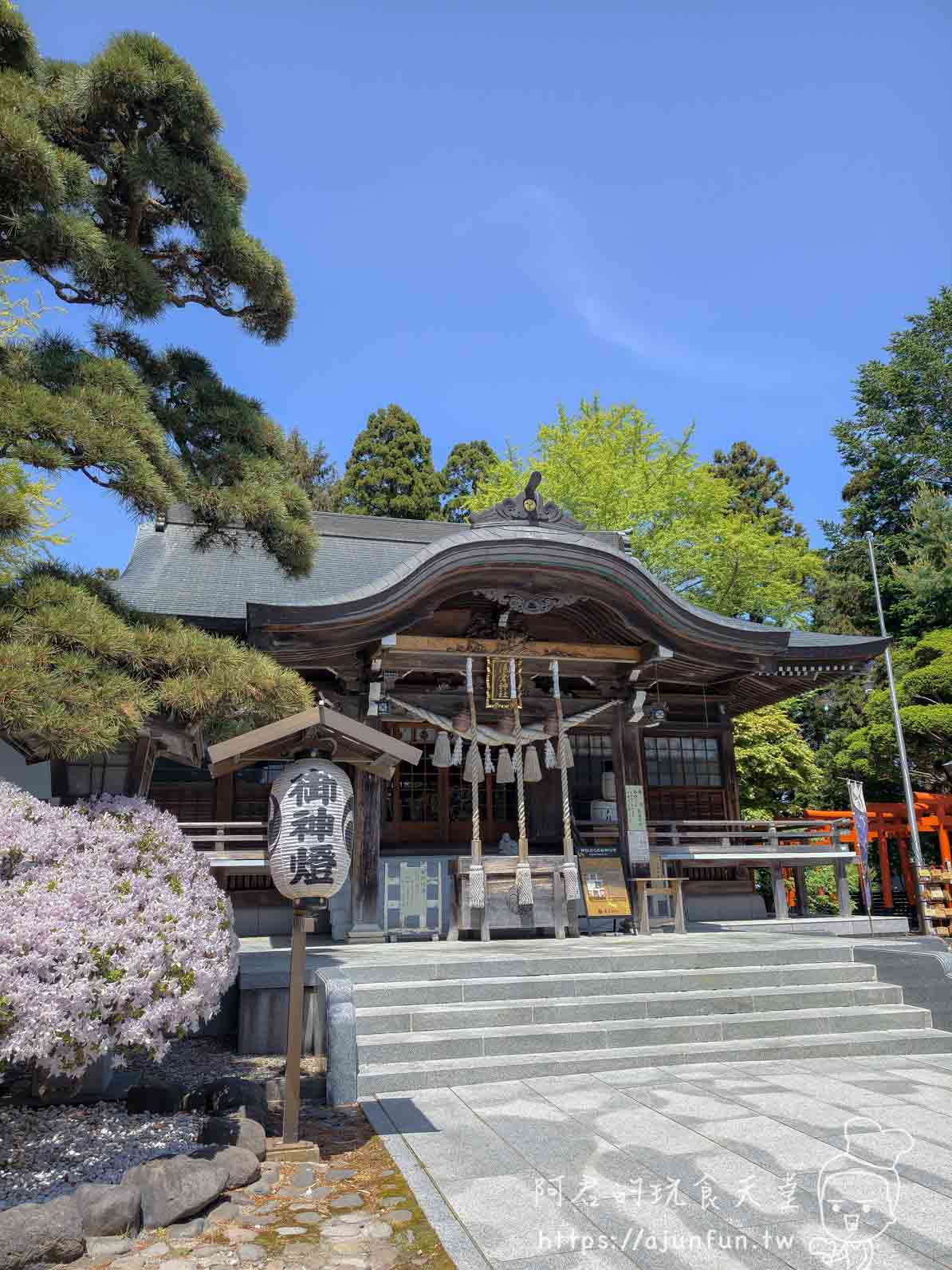 湯倉神社 函館 木造拜殿與御神燈燈籠正面外觀 - 阿君的玩食天堂