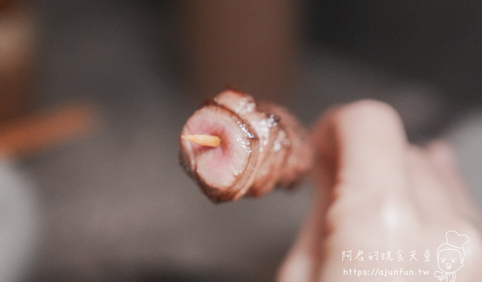 横浜焼鳥·達磨台中崇德店 燒鳥正面特寫鹽燒肉捲斷面 - 阿君的玩食天堂