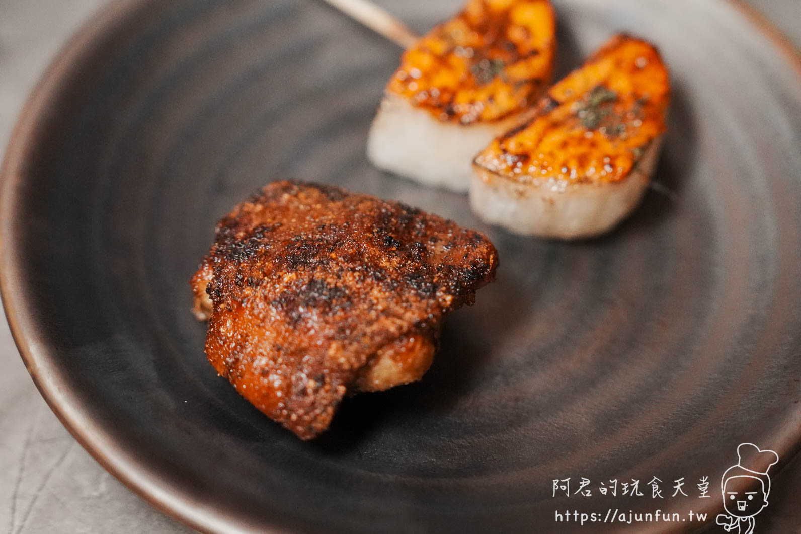 横浜焼鳥·達磨台中崇德店 咖哩雞翅與明太子山藥同盤特寫 - 阿君的玩食天堂