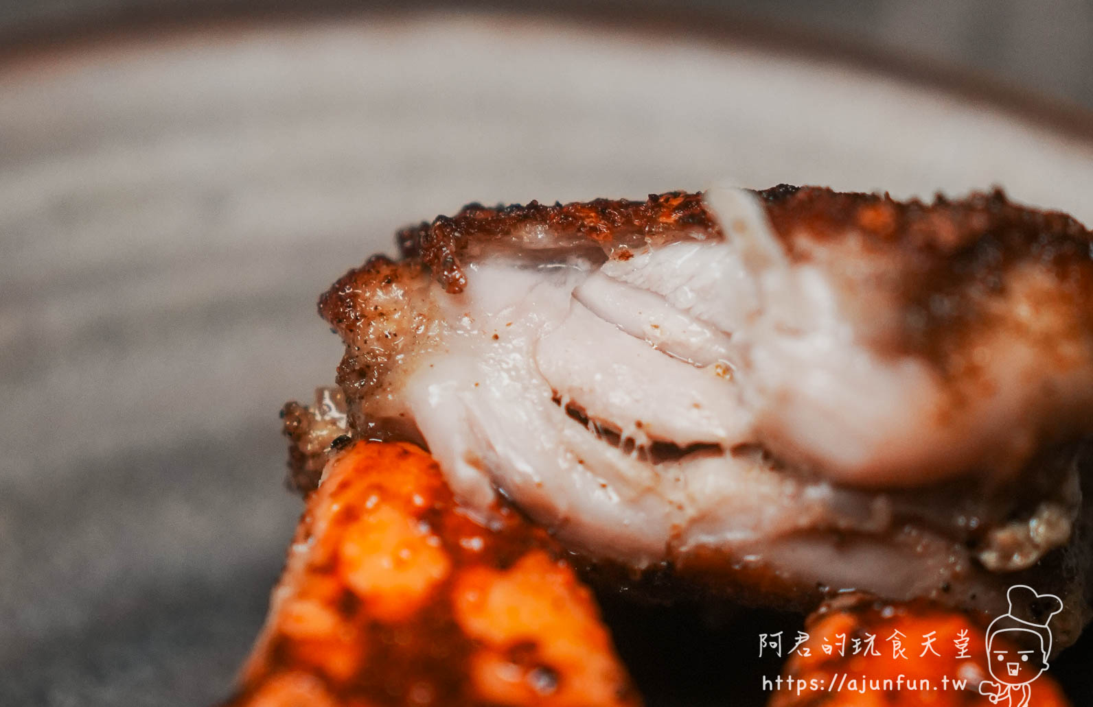 横浜焼鳥·達磨台中崇德店 烤雞肉串切面內裡嫩白 - 阿君的玩食天堂