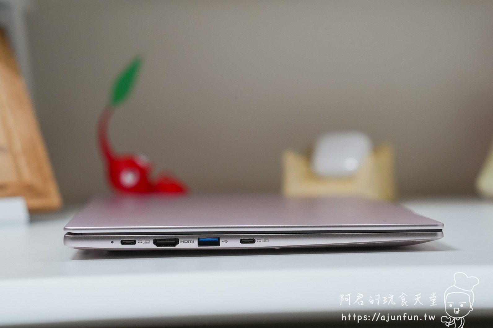 Acer Swift Air SFA14-71M-594B 側面連接埠特寫（HDMI、USB-A、USB-C） - 阿君的玩食天堂