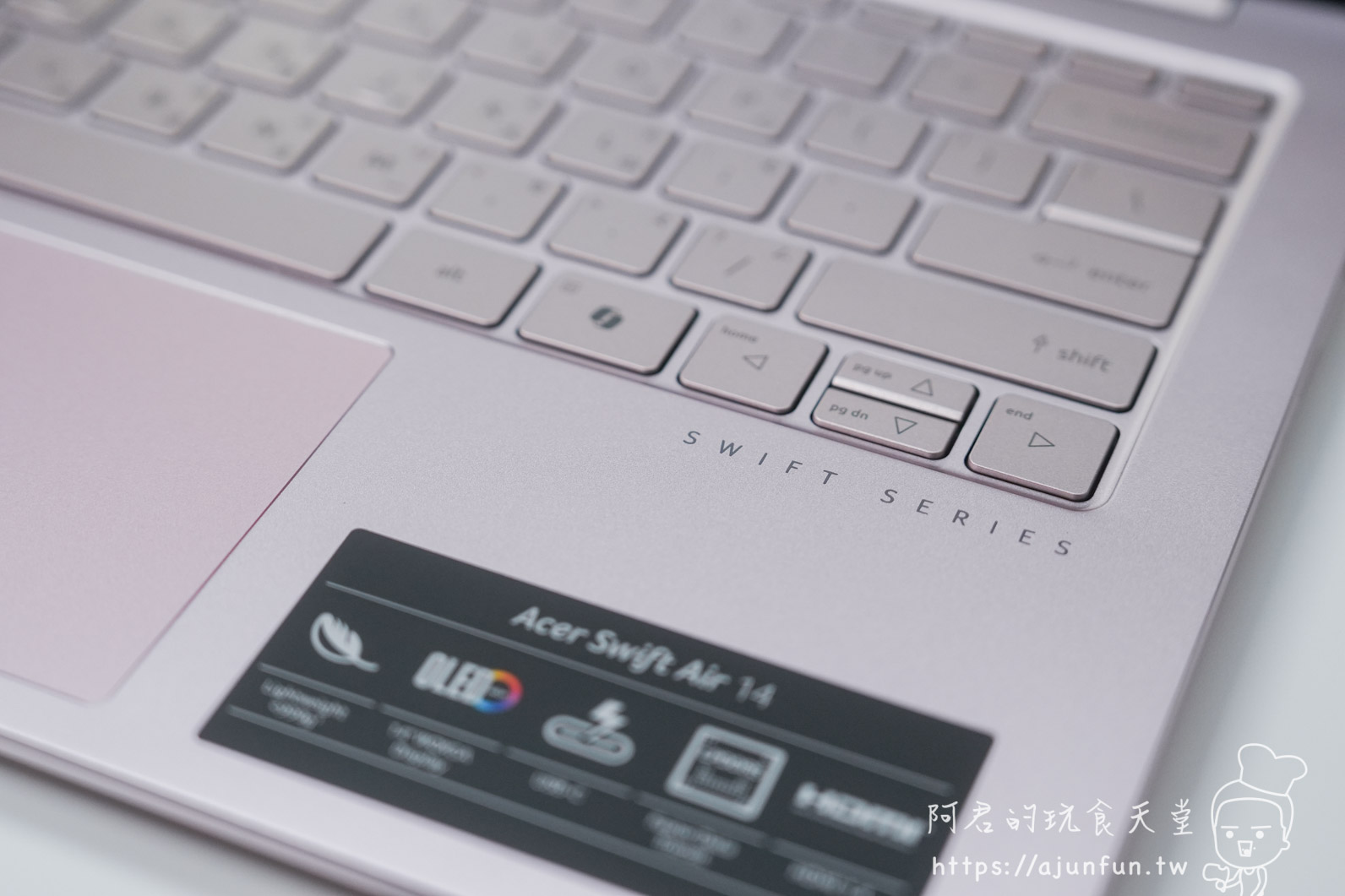 鍵盤、觸控板與 SWIFT SERIES 腕托細節