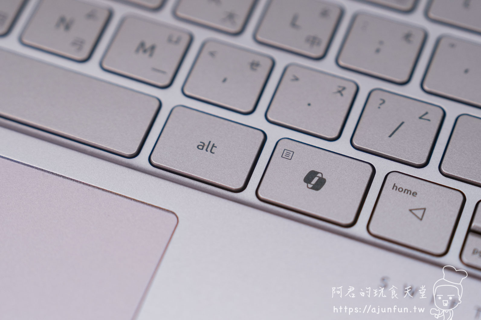 Acer Swift Air SFA14-71M-594B 鍵盤 Copilot 快捷鍵特寫 - 阿君的玩食天堂