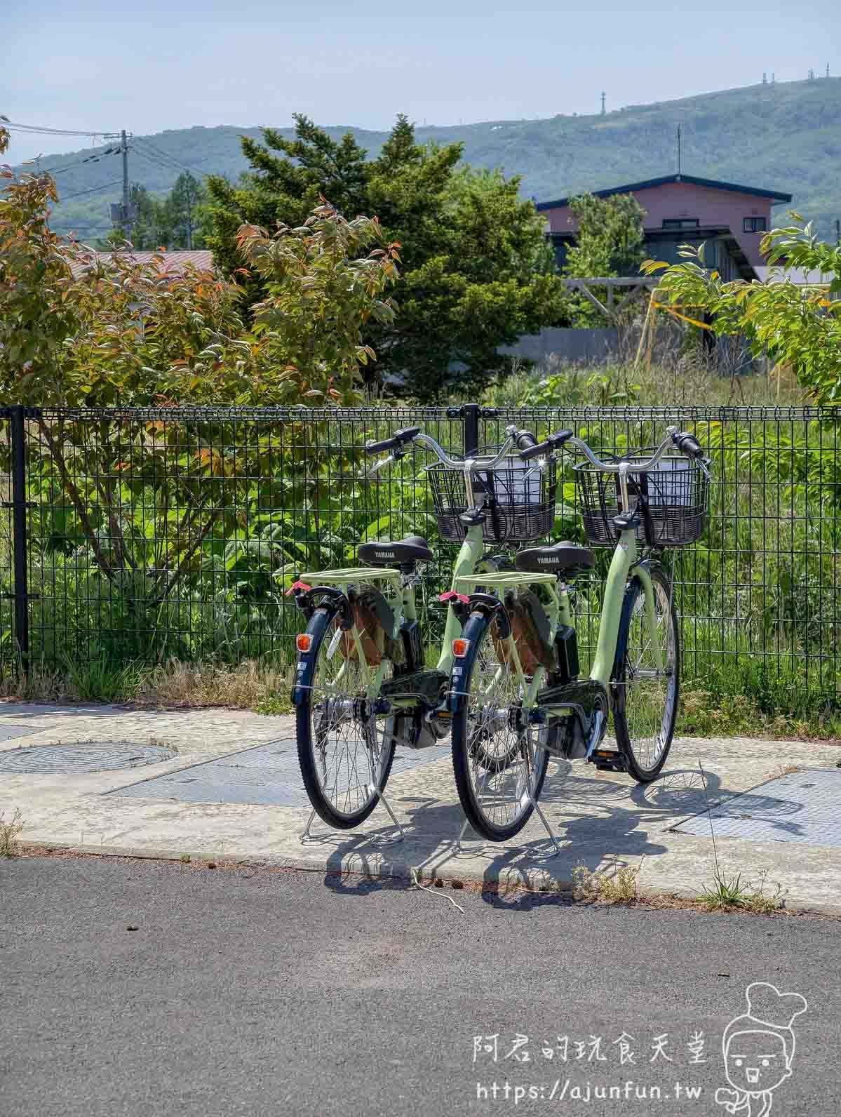 山川牧場（大沼ミルクプラント） 園區旁停放的淺綠色 YAMAHA 電動腳踏車 - 阿君的玩食天堂