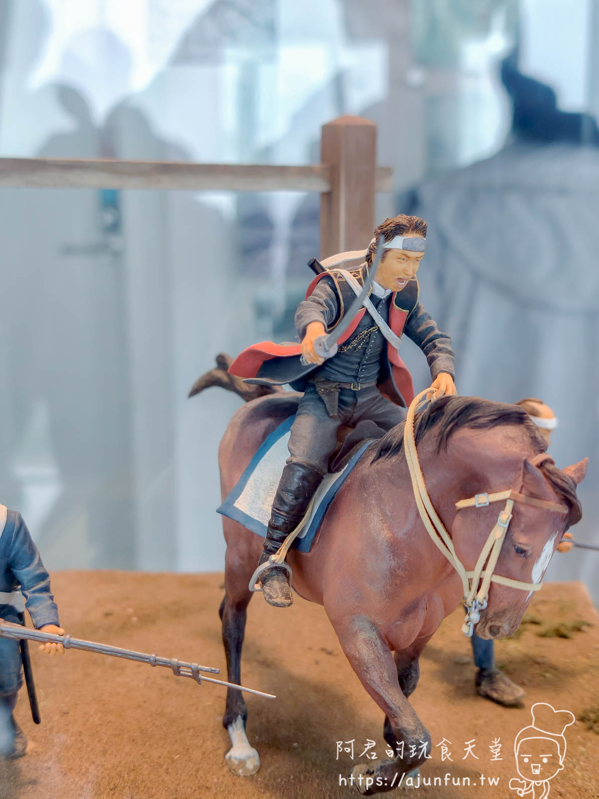 五稜郭塔 展示櫃內騎馬武士模型特寫 - 阿君的玩食天堂