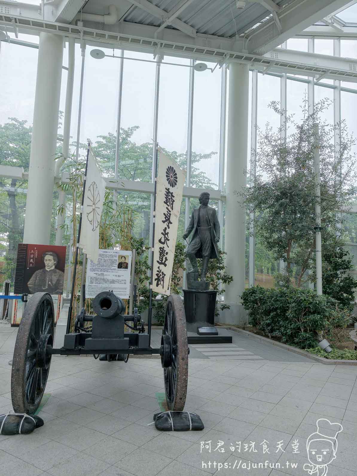 五稜郭塔 土方歳三銅像與古砲展示 - 阿君的玩食天堂