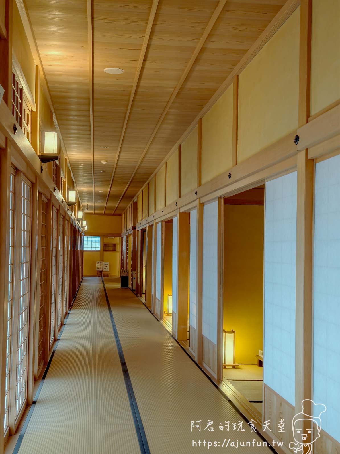【五稜郭塔攻略】值得上嗎?門票、交通、停車+箱館奉行所 - 第20張圖 箱館奉行所 木質長廊與和室拉門空間 - 阿君的玩食天堂