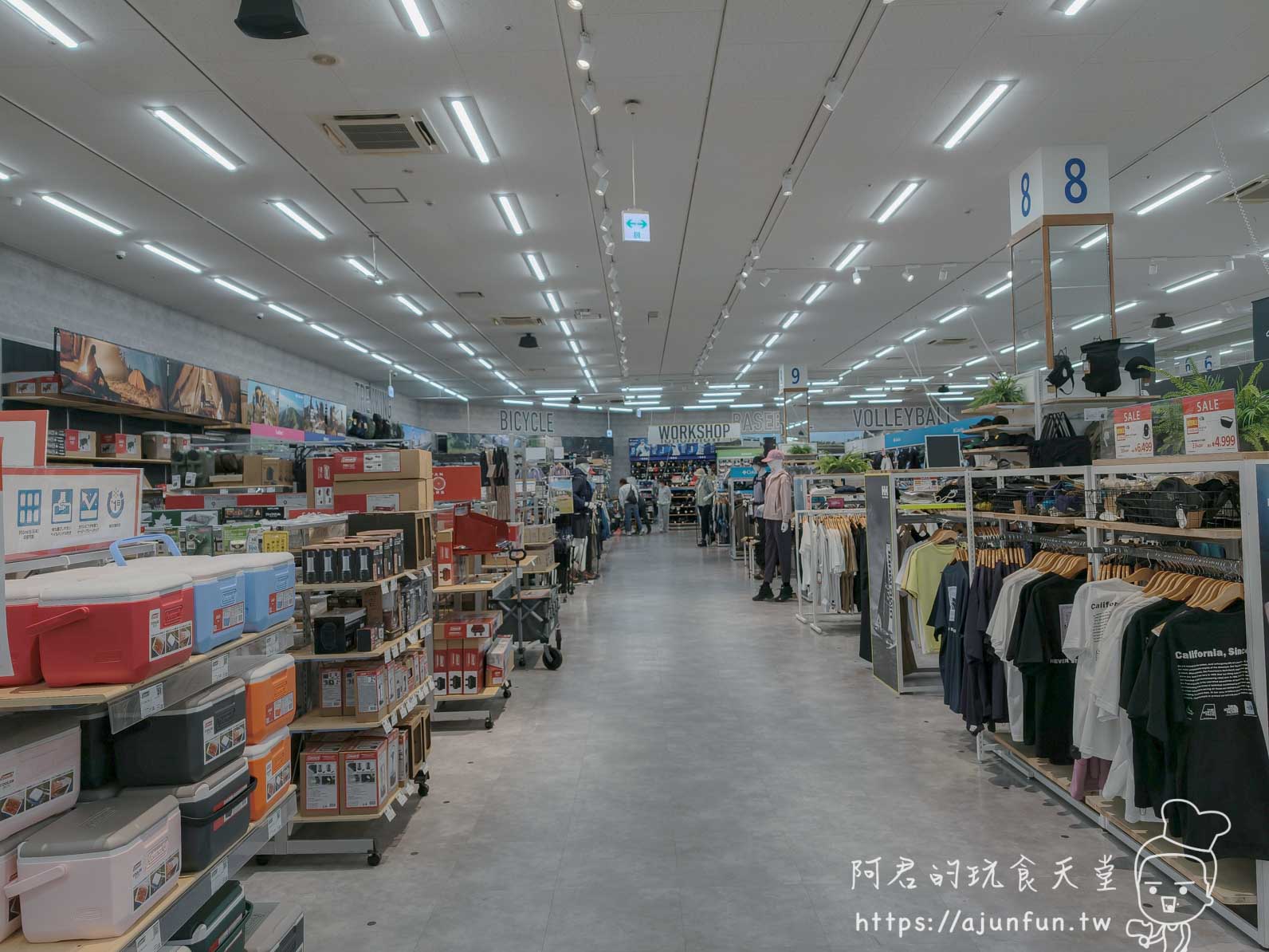 【函館購物】SPORTS DEPO 函館梁川店足底量測、價格與免稅實測 - 第15張圖 SPORTS DEPO 函館店 寬敞賣場走道與多元運動商品區 - 阿君的玩食天堂