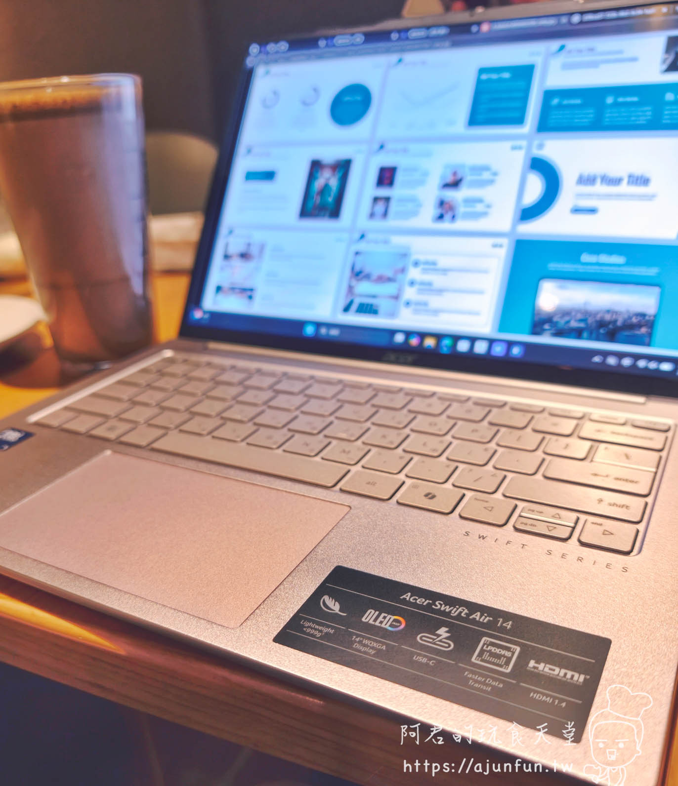 Acer Swift Air 14 SFA14-71M-594B 鍵盤與規格標籤特寫 - 阿君的玩食天堂