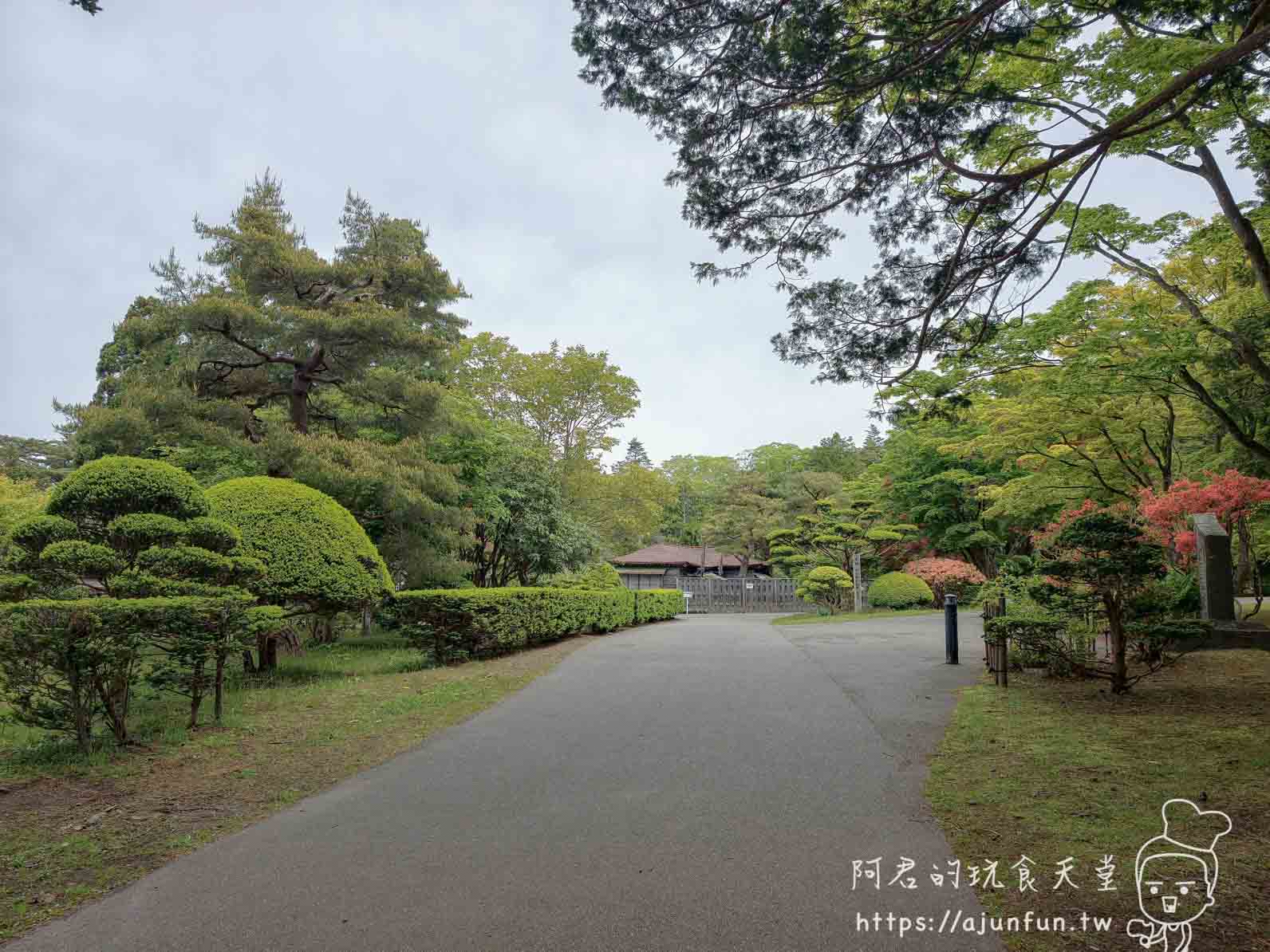 香雪園 庭園步道與木造柵欄門 - 阿君的玩食天堂